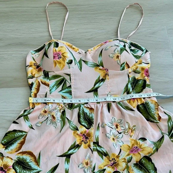 Band of Gypsies Pink Floral Wide-Leg Jumpsuit Adjustable Straps Smocked Back M - Picture 5 of 8